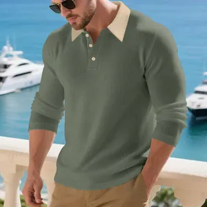 Polo à manches longues pour hommes en maille côtelée vert sauge et col crème élégant