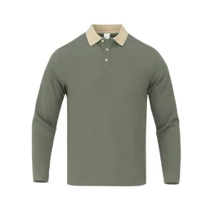 Détail montrant la texture du polo à manches longues vert olive avec col crème côtelé