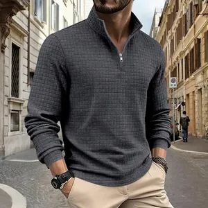 Felpa grigia uomo con mezza zip, trama a nido d'ape e collo alto di alta qualità
