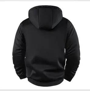 Achteraanzicht van een zwarte fleece hoodie met dikke thermische stof voor de winter