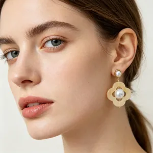 Boucles d'Oreilles Pendantes Fleurs et Perles Rétro Français Femme Trèfle en Résine avec Tige Argent 925