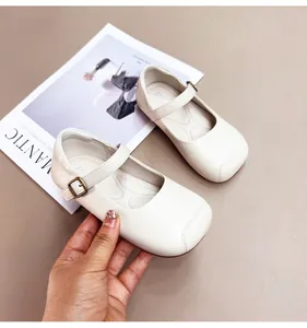 Detailed view of off-white girls' Mary Jane leather shoes with a vintage buckle strap.