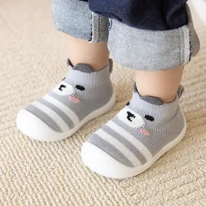 Chaussures de marche en tricot pour bébé avec motif animalier mignon et semelle blanche souple