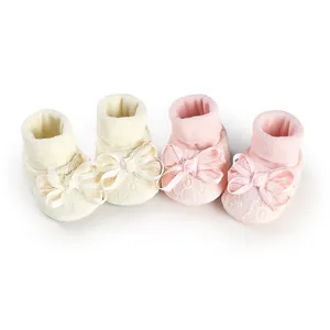 Cute baby girl socks with bows and lace detail for infants aged 0 to 18 months.
