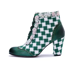 Elegante Vintage Leder-Stiefelette mit grünem Hahnentrittmuster und feinen Spitzen-Details