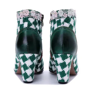 Rückansicht von Vintage-Leder- und Karomuster-Stiefeletten mit Spitzenbesatz.