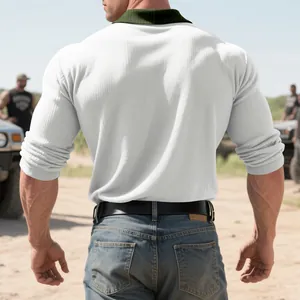 Vue arrière détaillée du polo blanc à manches longues pour hommes avec col vert côtelé.