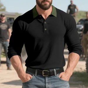 Détail d'un polo à manches longues pour homme avec col contrasté vert en maille côtelée