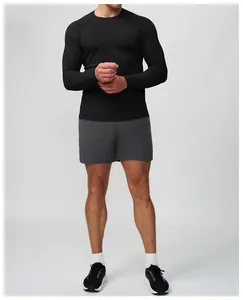 Men's seamless long-sleeved compression shirt in black, ideal for gym workouts and running sessions.