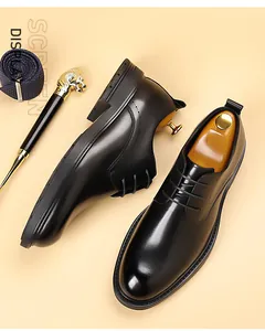 Classic black leather Derby shoes for men with premium business scene accessories