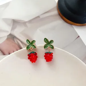 Rote Beeren Emaille Ohrringe im französischen Vintage-Stil mit Glasperlen und Silber