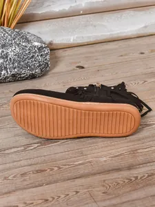 Onderaanzicht van deze zwarte westernlaarzen met franjes en antislip rubberen zool