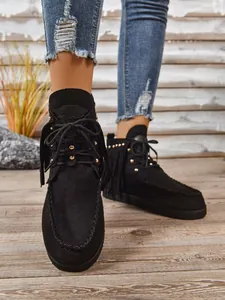Stijlvolle zwarte western enkellaarsjes met franjes voor dames met gouden studs