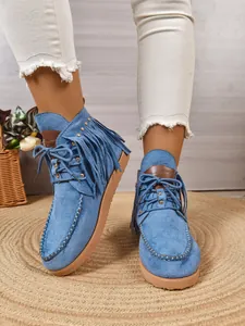 Detail van blauwe denim franje laarzen met Western cowboy stijl veterontwerp