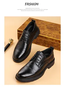 Chaussures Derby élégantes en cuir noir pour hommes dans un style professionnel chic