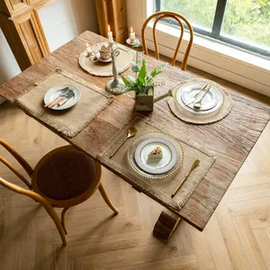 Sets de table rustiques en toile de jute avec franges sur table en bois, ronds et rectangulaires