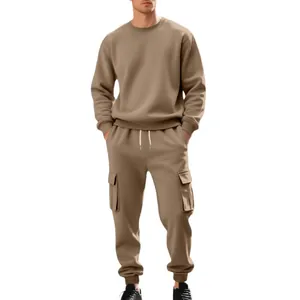 Effen heren fleece trainingspak set met crewneck sweatshirt en cargo joggingbroek