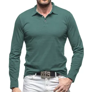 Vista dettagliata di una polo a maniche lunghe da uomo color petrolio con colletto premium