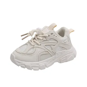 Ademende witte chunky sneakers voor jongens met zachte zolen en verstelbare elastische veters.
