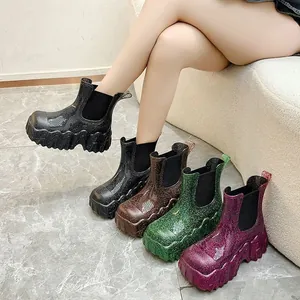 Gedetailleerde weergave van glitter Chelsea laarzen met plateau voor dames in diverse kleuren