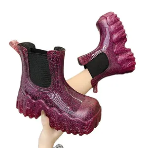Glinsterende magenta platform Chelsea boots met dikke geschulpte zool en pailletten.
