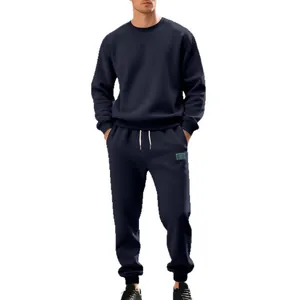 Completo uomo in felpa pesante con girocollo e pantaloni sportivi in blu navy