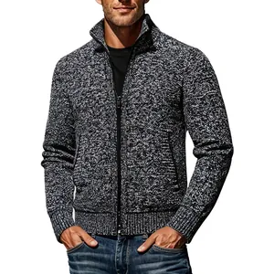 Vue détaillée d'un cardigan chiné pour homme avec zip et col montant texturé