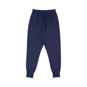 Detailansicht der dunkelblauen Herren-Jogginghose mit elastischem Kordelzug am Bund.