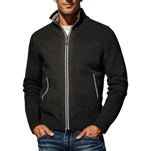 Vue détaillée d'un cardigan en maille noir pour homme avec col montant et fermeture éclair