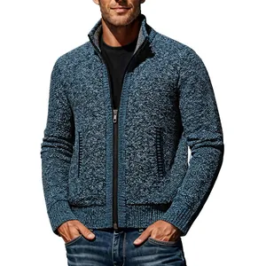 Vue détaillée d'un cardigan en tricot bleu-gris pour hommes avec col montant et zip