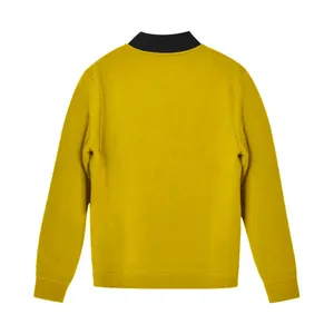 Rückansicht einer leuchtend gelben Herrenjacke mit schwarzem Kragen für die Freizeit