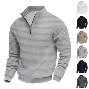 Detailaufnahme eines Herren-Sweatshirts mit halbem Reißverschluss, Jacquard-Gittermuster und Farben