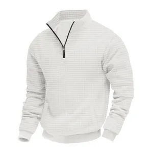 Weißes Herren-Sweatshirt mit halbem Reißverschluss und strukturiertem Waffel-Jacquard.