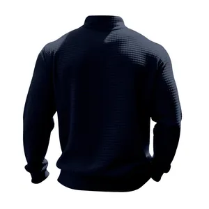 Rückansicht eines dunkelblauen Herren-Sweatshirts mit Waffelmuster und halbem Reißverschluss.