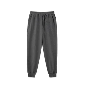 Bequeme dunkelgraue Herren-Jogginghose mit elastischem Bund und Bündchen am Knöchel