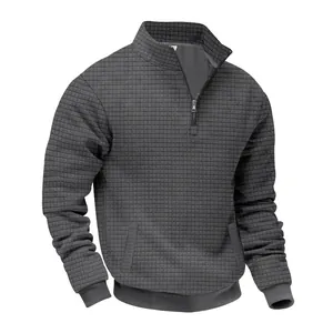 Detailansicht eines dunkelgrauen Herren Sweatshirts mit Halbreißverschluss und Waffelstruktur