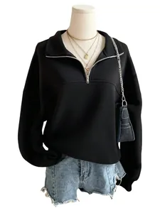Lockeres schwarzes Langarm-Sweatshirt mit halbem Reißverschluss und Polo-Kragen