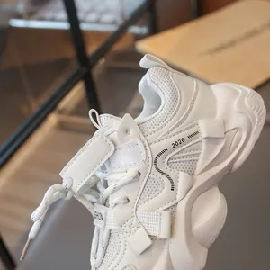 Stijlvolle witte chunky sneakers voor meisjes met ademend mesh en dikke zachte zolen.
