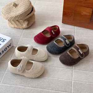 Scarpe Mary Jane vintage in feltro per bambina in quattro colori con suola morbida