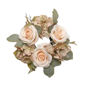 Corona realista de rosas champán y hortensias artificiales para decoración de boda