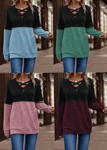 Cuatro opciones de color para una sudadera de mujer con cuello en V cruzado.