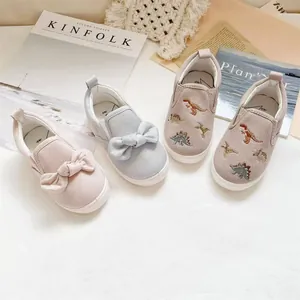 Chaussures en toile pour enfants avec nœud et broderie dinosaure, disponibles en plusieurs coloris