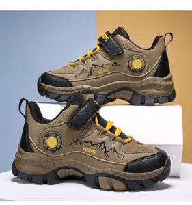 Scarpe da trekking kaki per ragazzi con grafica di montagna e suola antiscivolo invernale.