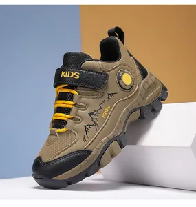 Scarpe da trekking per bambini con grafiche montane e pratica chiusura a strappo in velcro