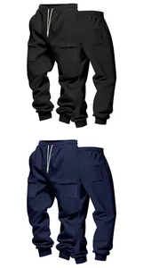 Detaillierte Ansicht der schweren Cargo-Jogginghosen für Herren in Schwarz und Blau
