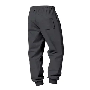 Vista posteriore di pantaloni sportivi pesanti grigio scuro con tasca e polsini a coste.