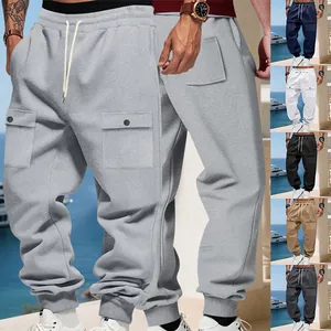 Pantalon cargo en polaire épaisse pour hommes disponible en plusieurs coloris dont gris.