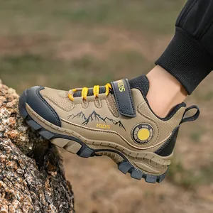 Scarpe da trekking resistenti per bambini con suola antiscivolo e stampa di montagna in kaki