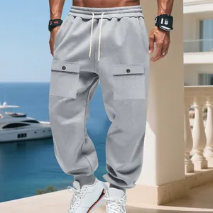 Pantaloni sportivi cargo grigi pesanti da uomo, vestibilità comoda per il tempo libero.