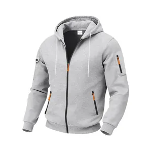 Gedetailleerd overzicht van een grijze zware fleece hoodie met tactische oranje ritsen.